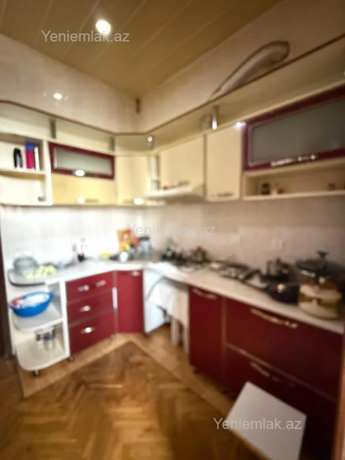 Satılır 3 otaqlı köhnə tikili 100 m²