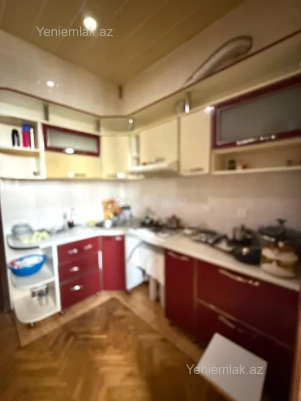 Satılır 3 otaqlı köhnə tikili 100 m²