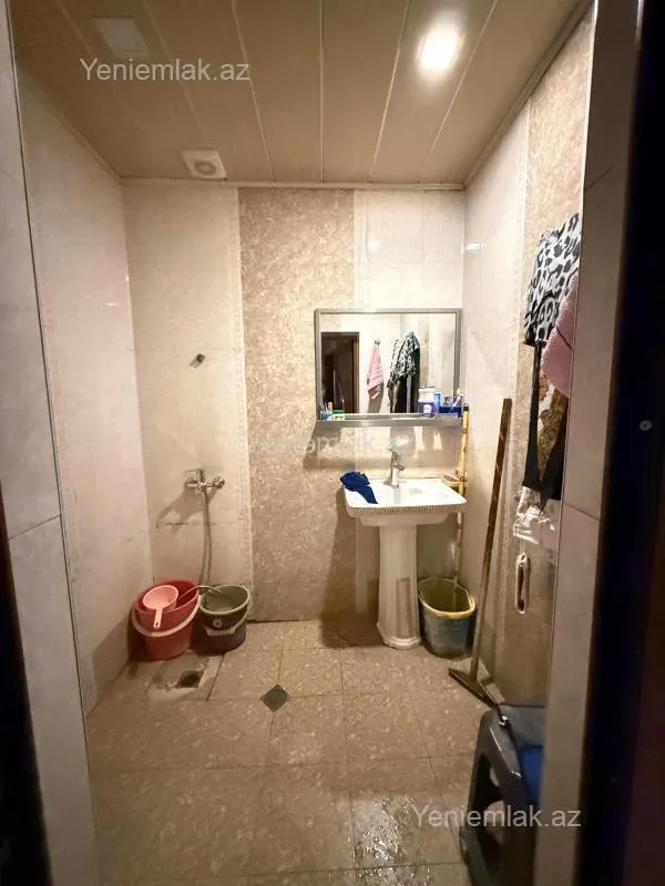 Satılır 3 otaqlı köhnə tikili 100 m²