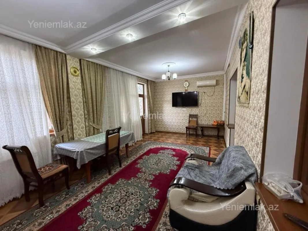 Satılır 3 otaqlı köhnə tikili 100 m²