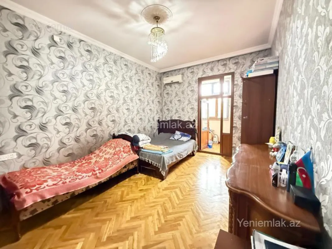 Satılır 3 otaqlı köhnə tikili 100 m²