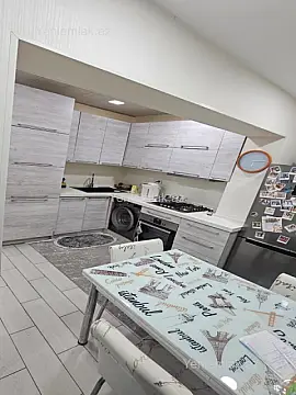 Satılır 3 otaqlı köhnə tikili 80 m²