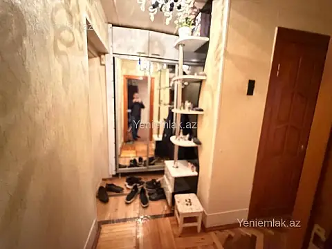 Satılır 2 otaqlı köhnə tikili 75 m²