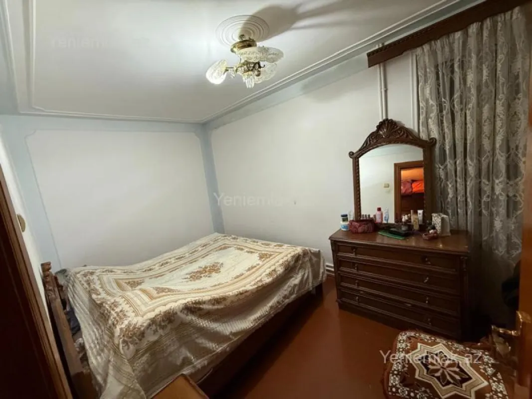 Satılır 2 otaqlı köhnə tikili 75 m²