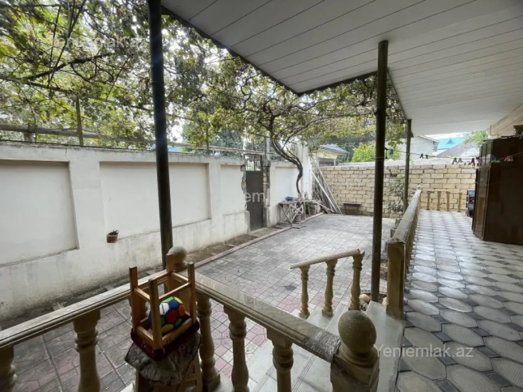 Satılır 5 otaqlı həyət evi 280 m²