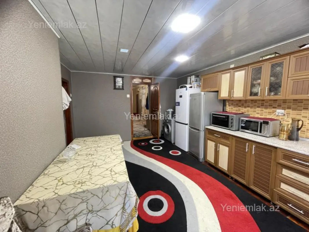 Satılır 5 otaqlı həyət evi 280 m²