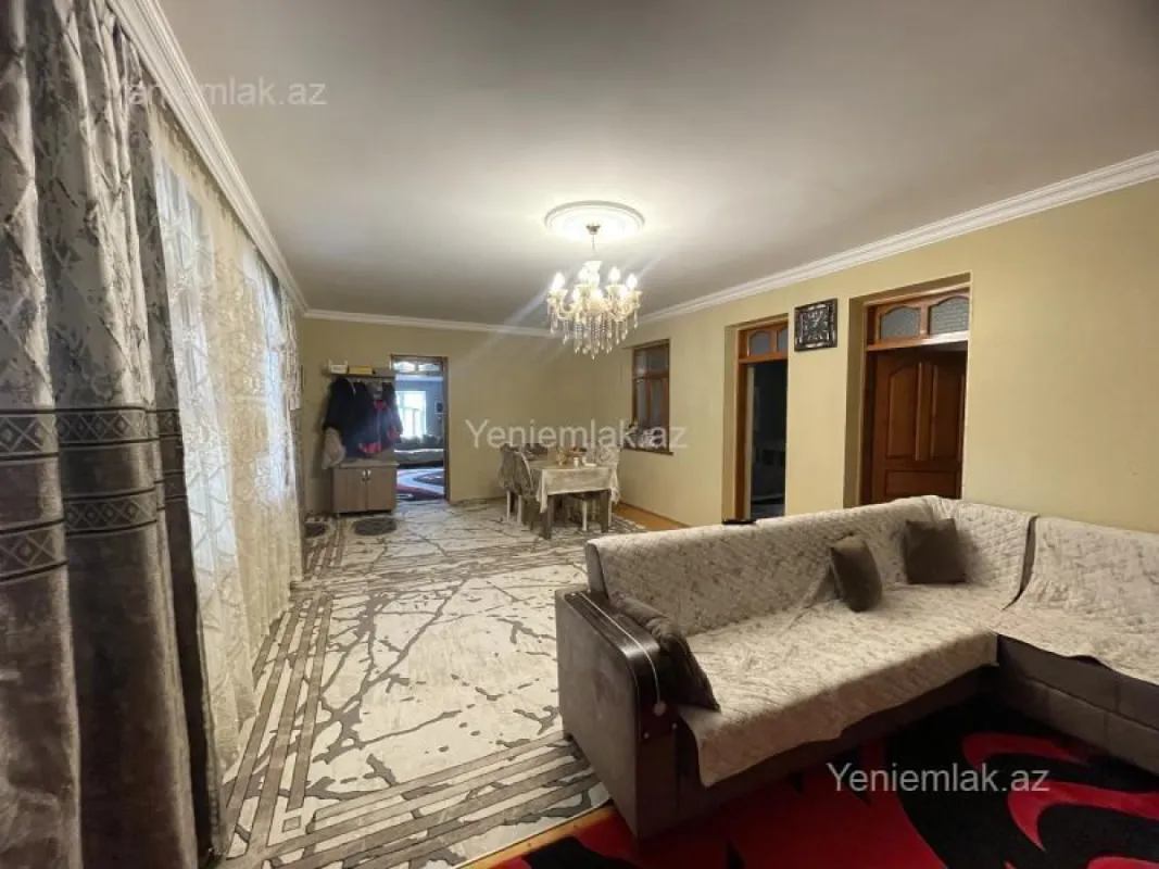 Satılır 5 otaqlı həyət evi 280 m²