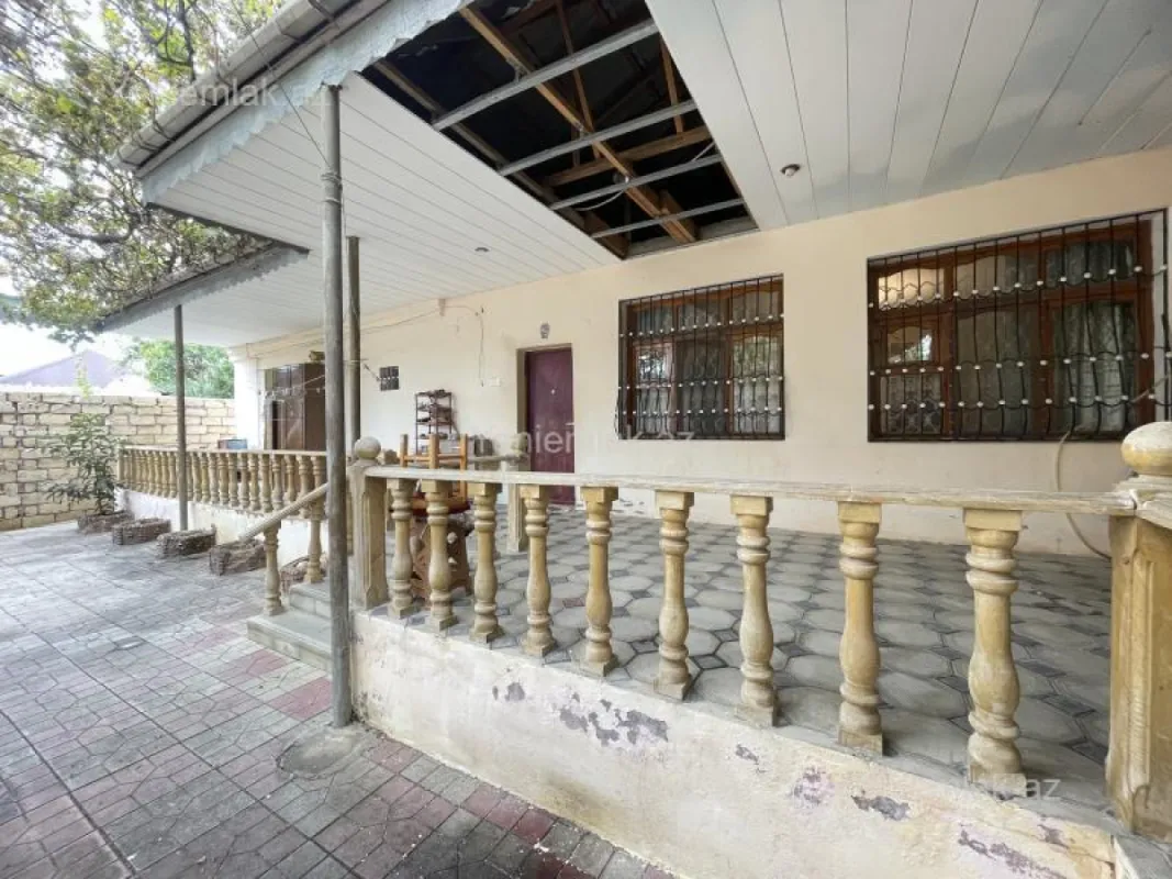 Satılır 5 otaqlı həyət evi 280 m²