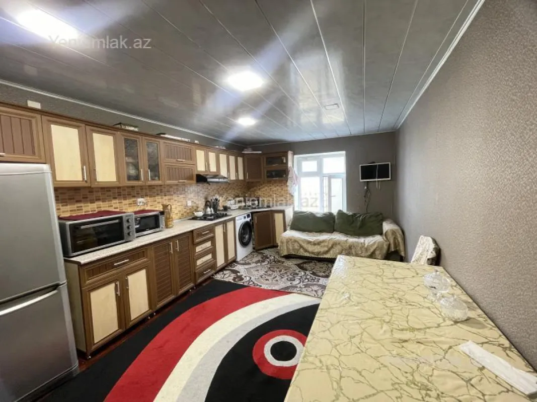 Satılır 5 otaqlı həyət evi 280 m²