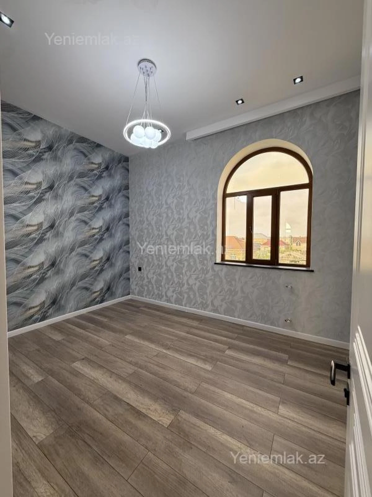 Satılır 5 otaqlı həyət evi 245 m²