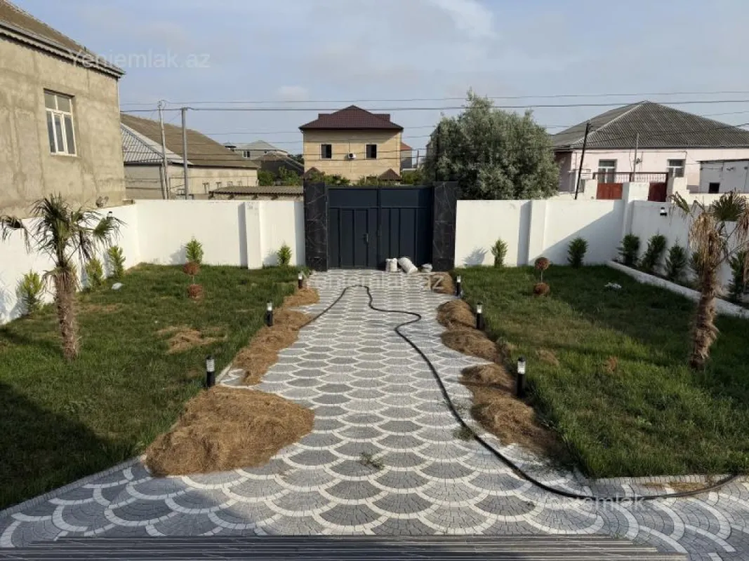 Satılır 5 otaqlı həyət evi 245 m²