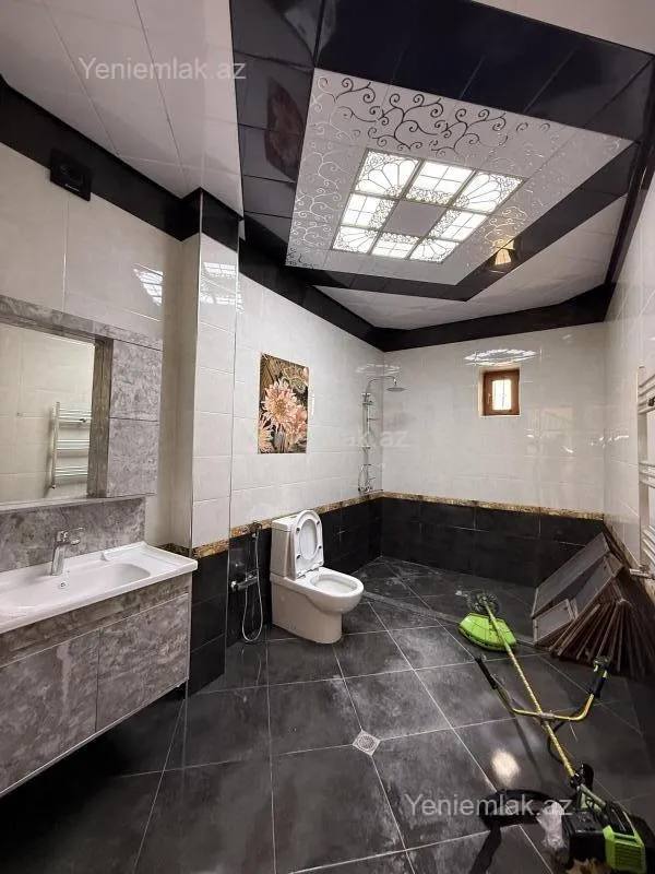 Satılır 5 otaqlı həyət evi 245 m²