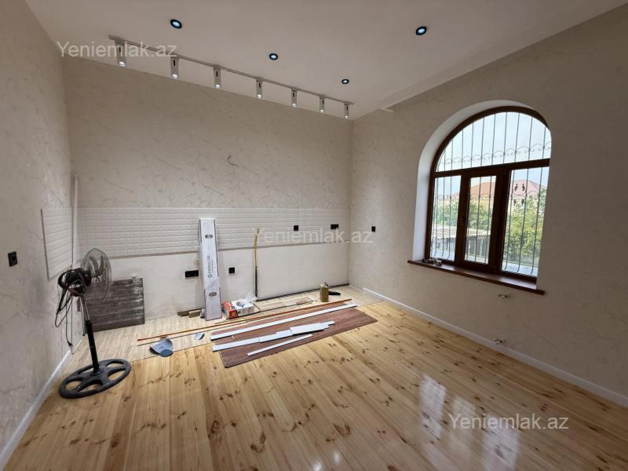 Satılır 5 otaqlı həyət evi 245 m²