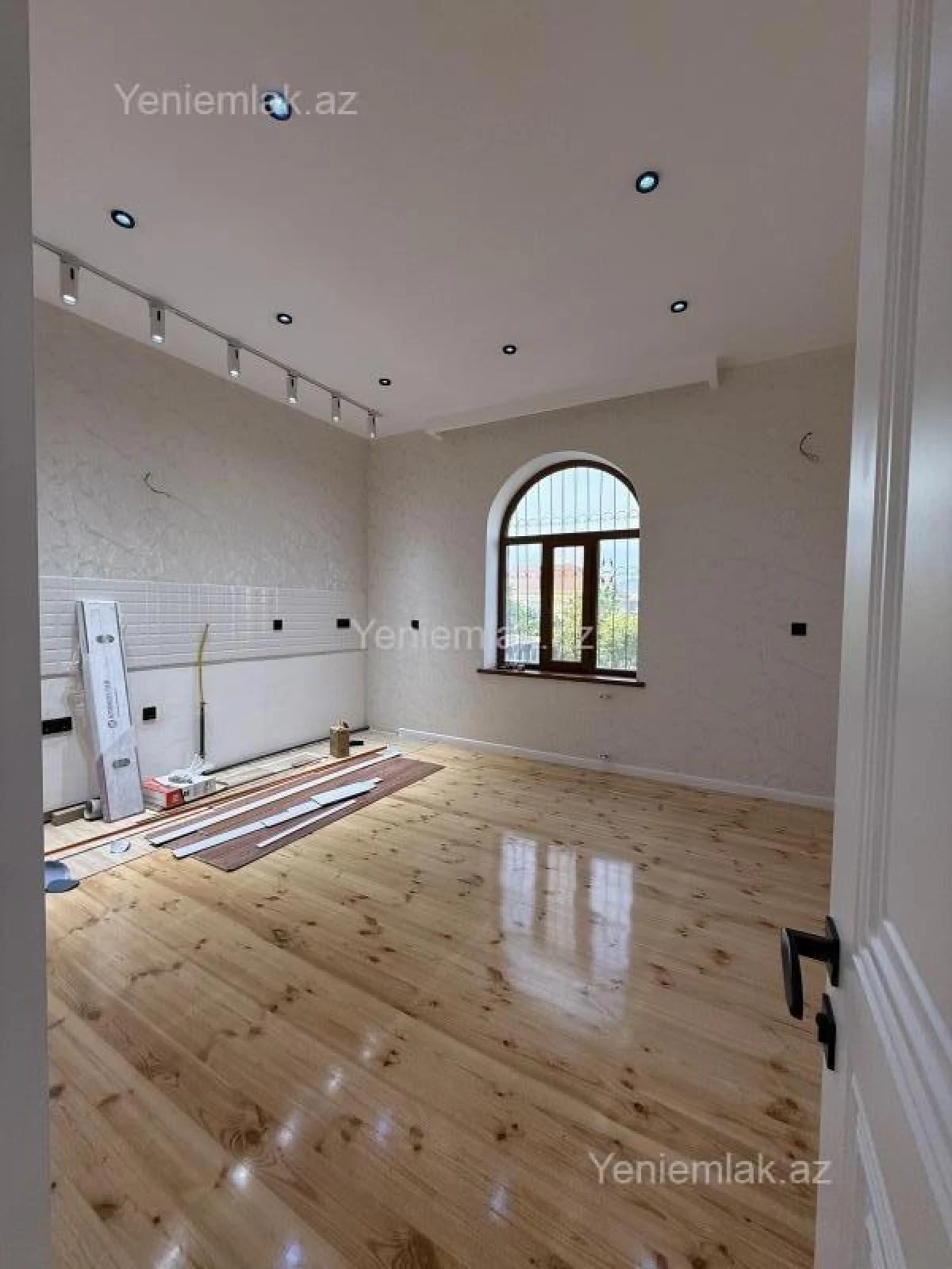 Satılır 5 otaqlı həyət evi 245 m²