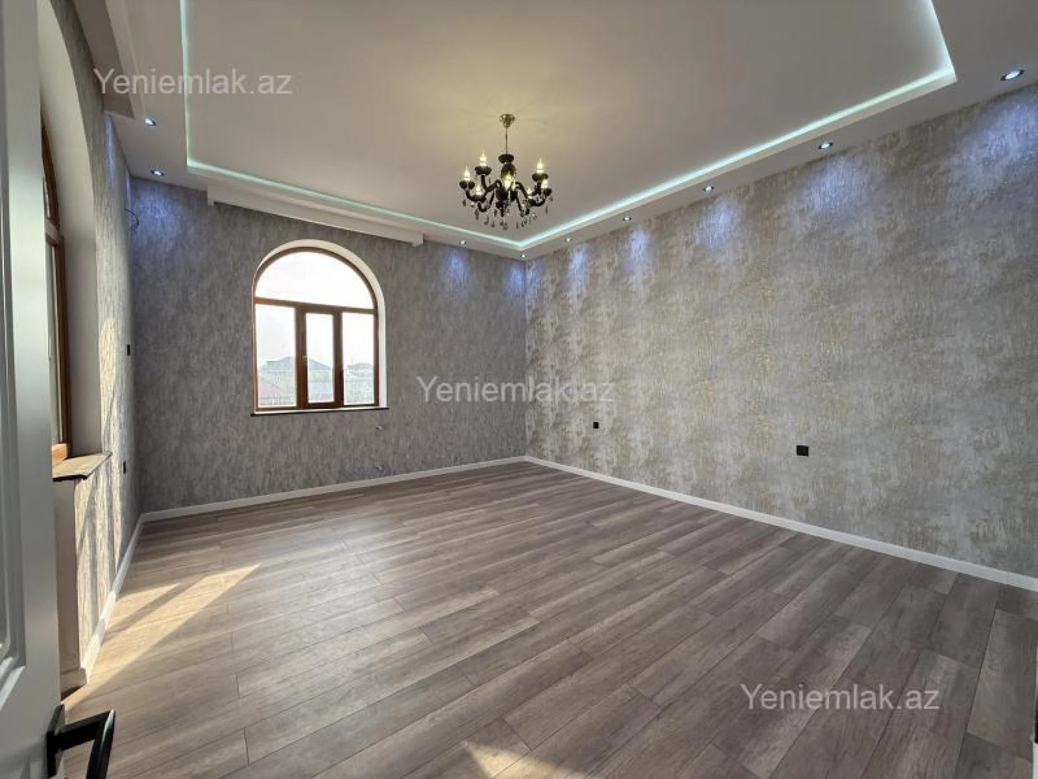 Satılır 5 otaqlı həyət evi 245 m²