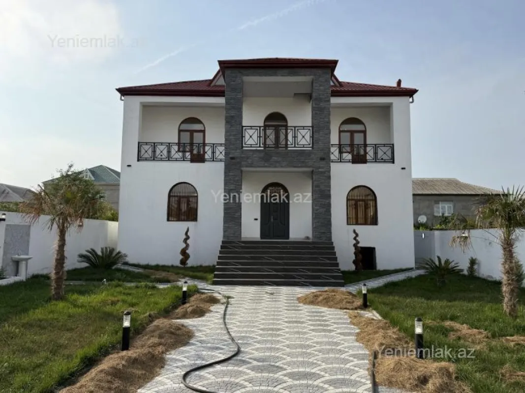 Satılır 5 otaqlı həyət evi 245 m²