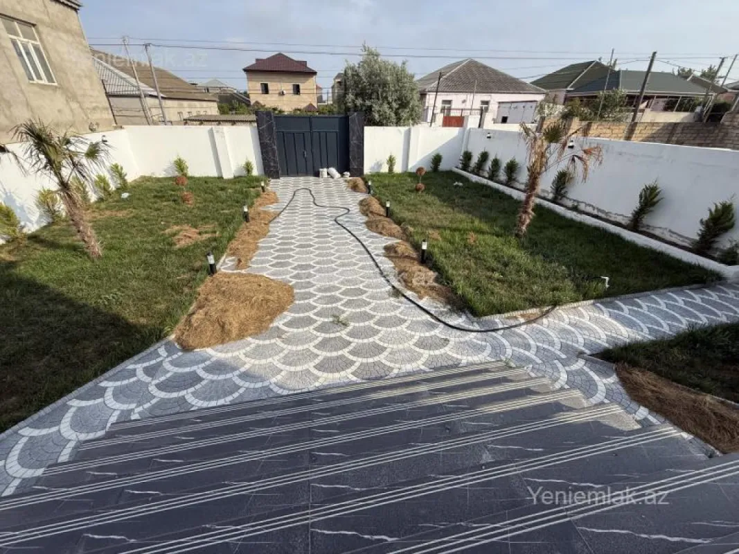 Satılır 5 otaqlı həyət evi 245 m²