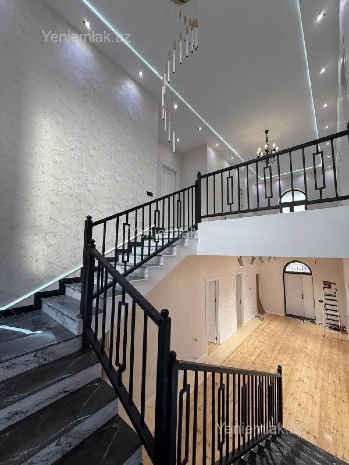 Satılır 5 otaqlı həyət evi 245 m²