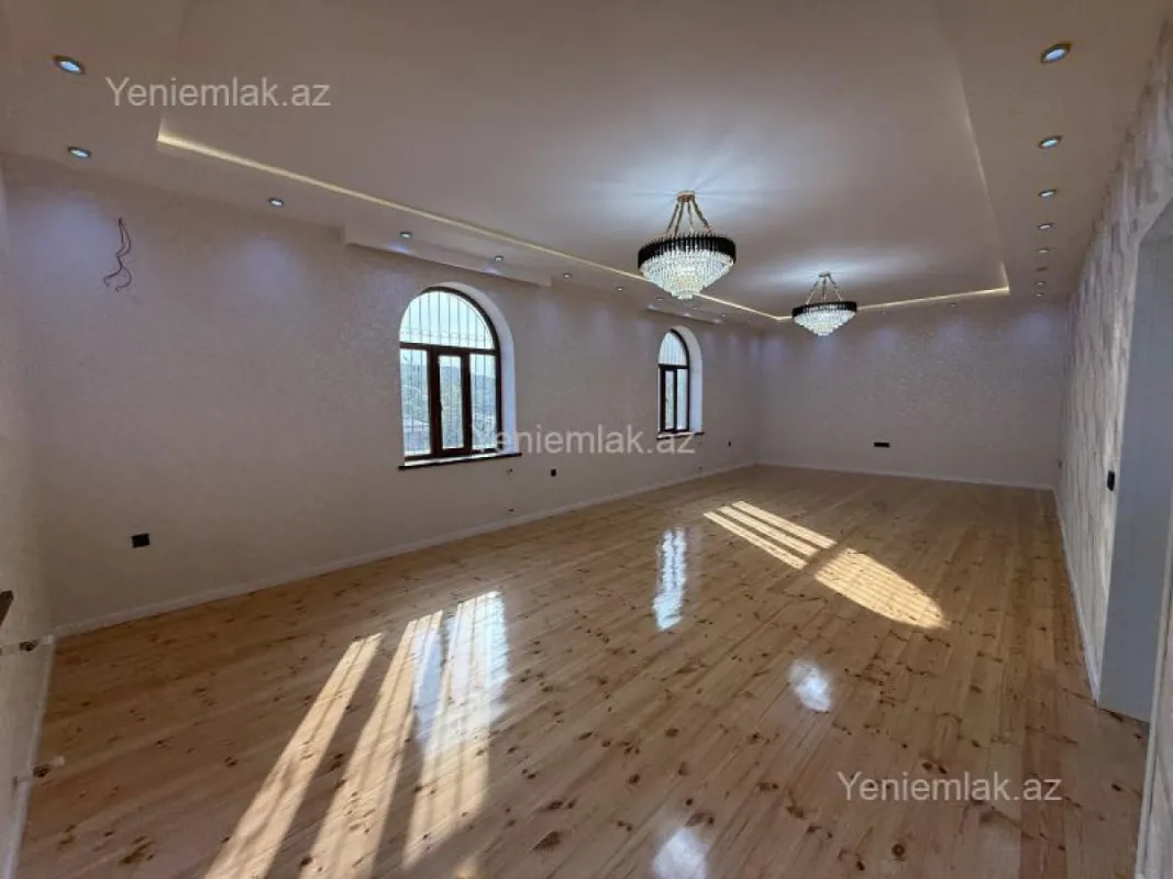 Satılır 5 otaqlı həyət evi 245 m²