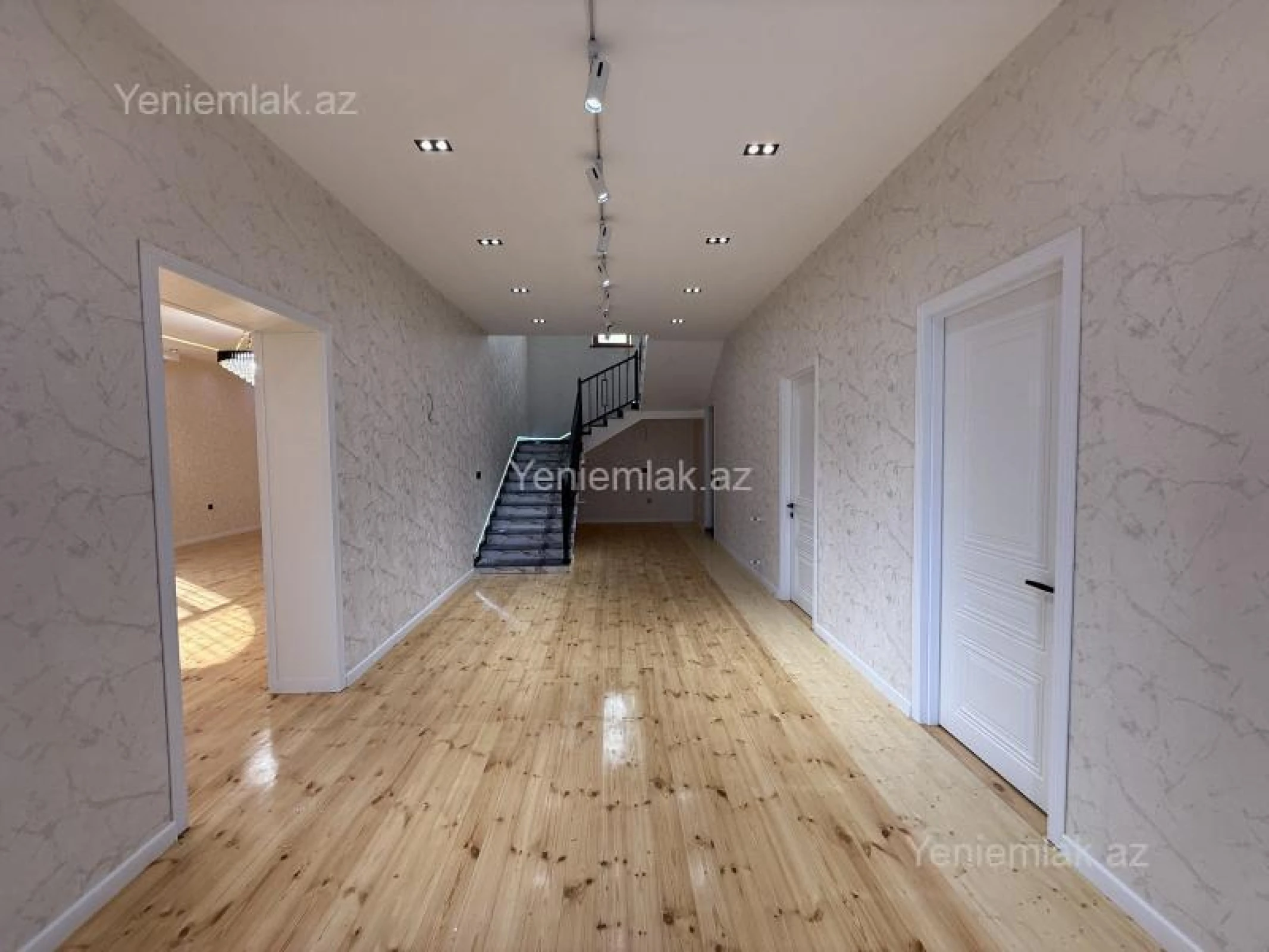 Satılır 5 otaqlı həyət evi 245 m²