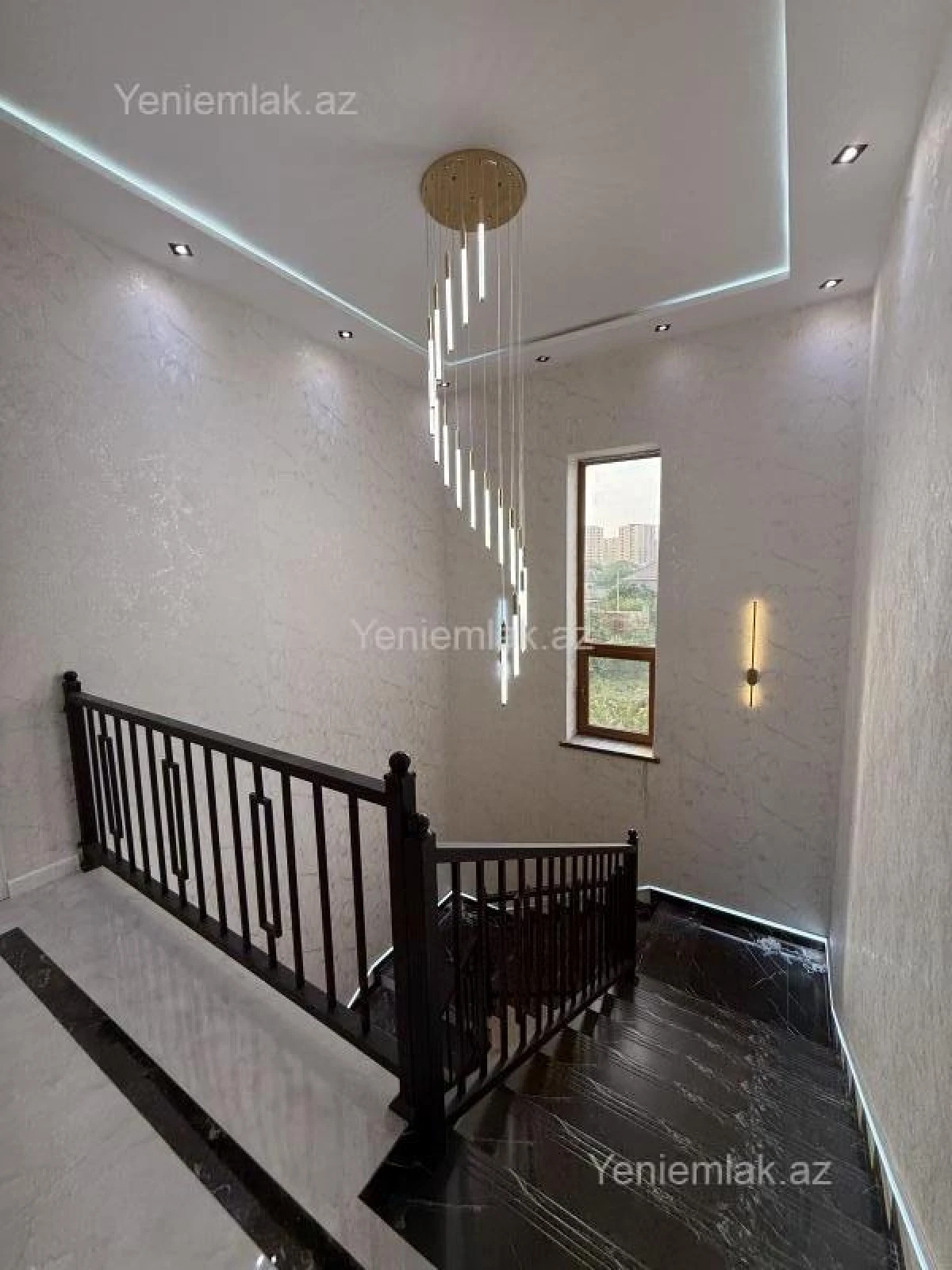 Satılır 5 otaqlı həyət evi 245 m²