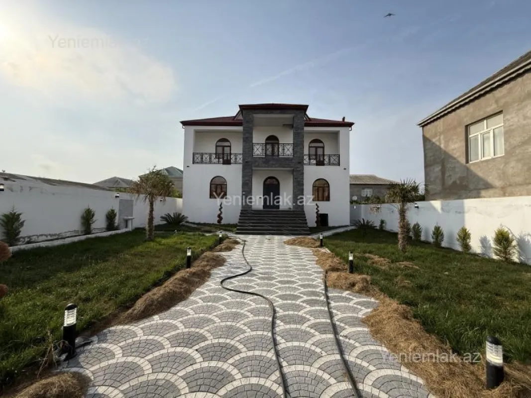 Satılır 5 otaqlı həyət evi 245 m²