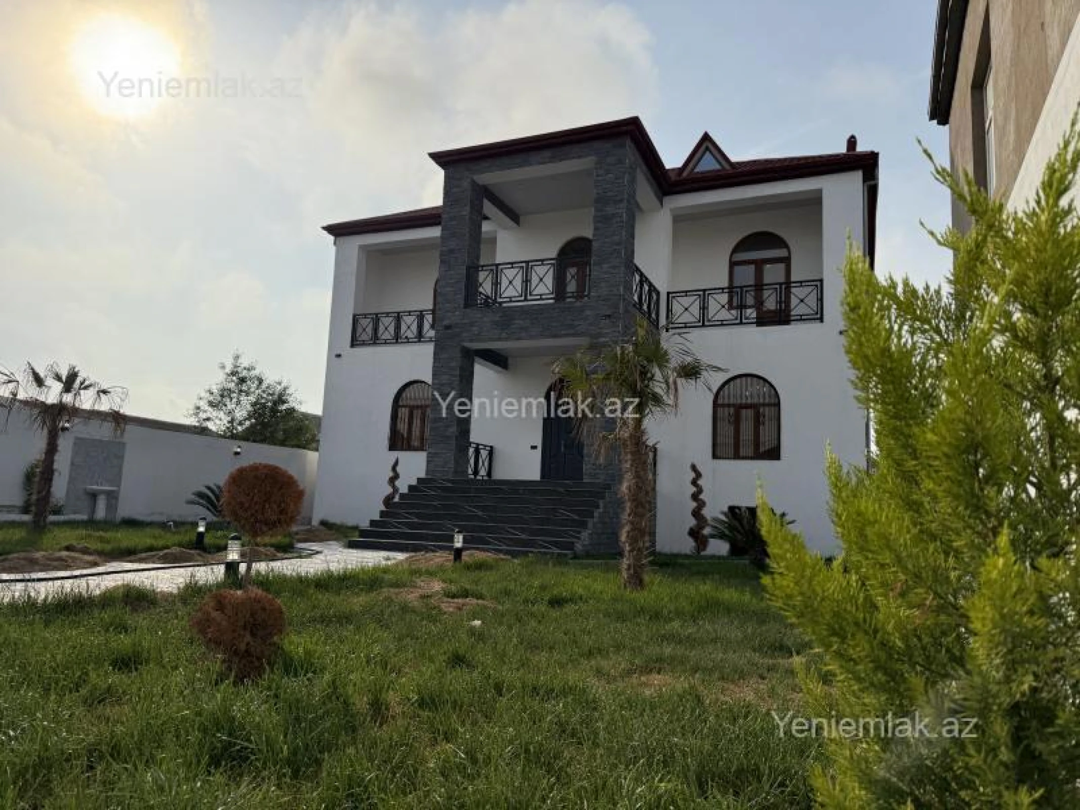 Satılır 5 otaqlı həyət evi 245 m²