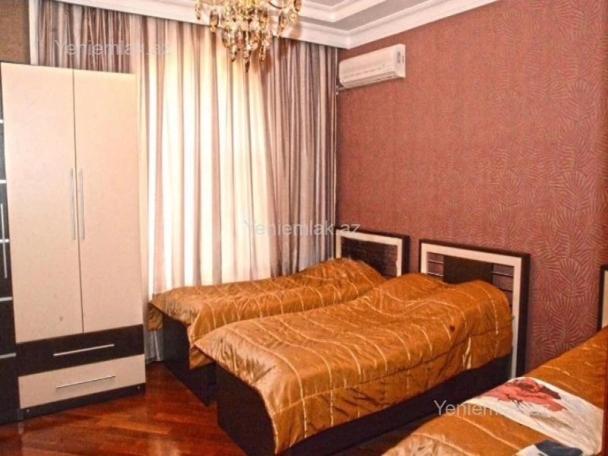 Satılır 5 otaqlı həyət evi 450 m²
