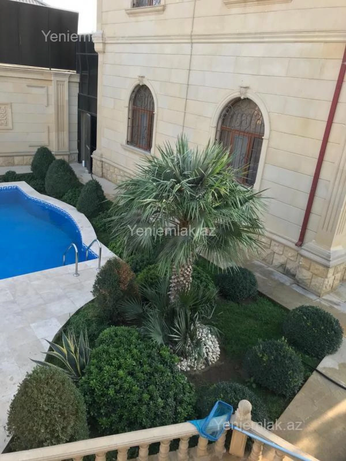 Satılır 5 otaqlı həyət evi 450 m²