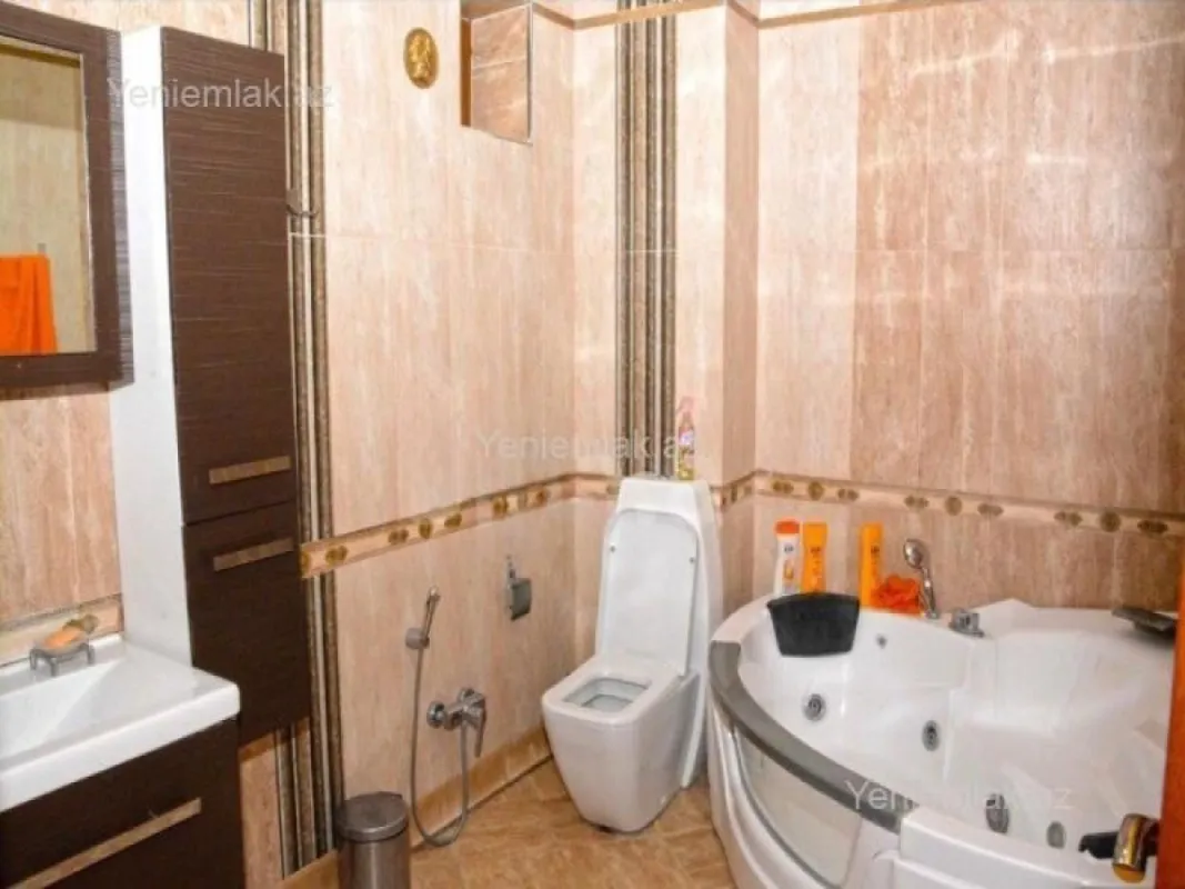 Satılır 5 otaqlı həyət evi 450 m²