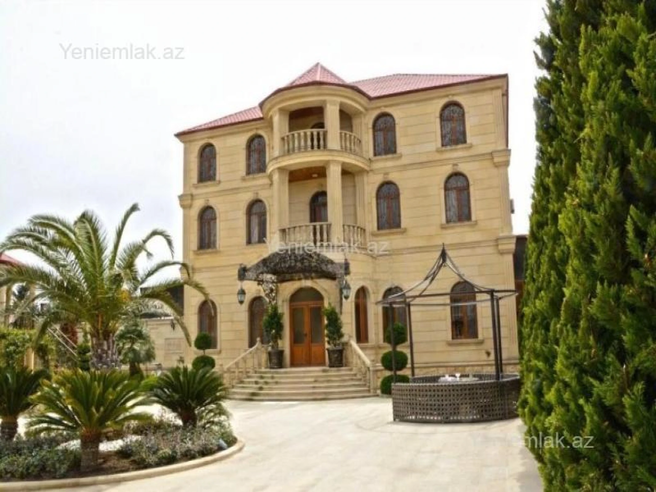 Satılır 5 otaqlı həyət evi 450 m²