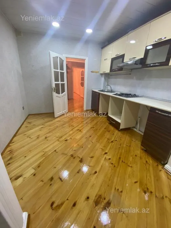 Satılır 3 otaqlı köhnə tikili 90 m²