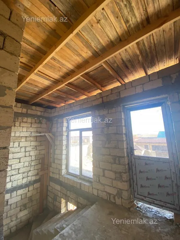 Satılır 6 otaqlı həyət evi 200 m²