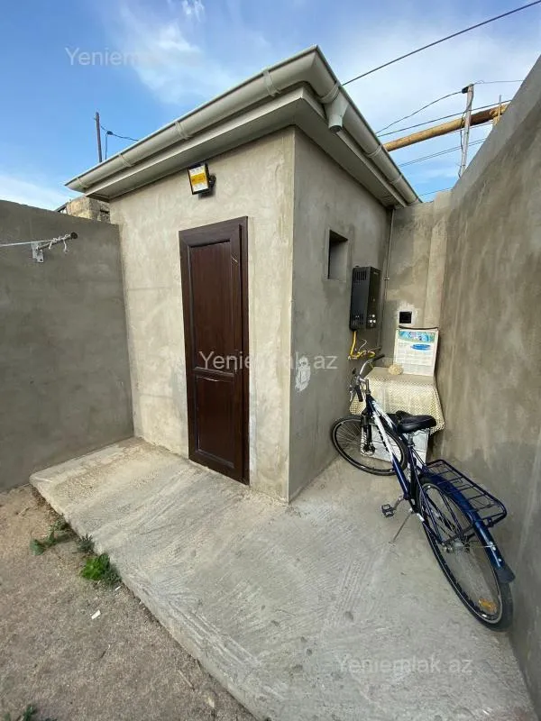 Satılır 6 otaqlı həyət evi 200 m²