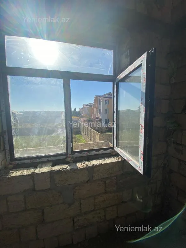 Satılır 6 otaqlı həyət evi 200 m²