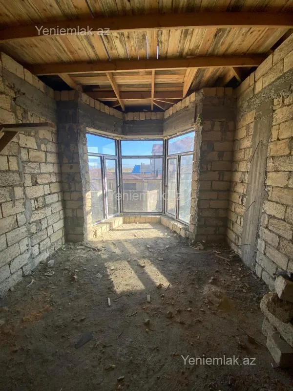 Satılır 6 otaqlı həyət evi 200 m²