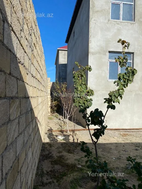 Satılır 6 otaqlı həyət evi 200 m²