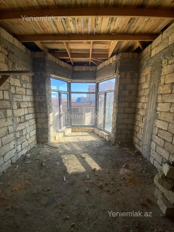 Satılır 6 otaqlı həyət evi 200 m²