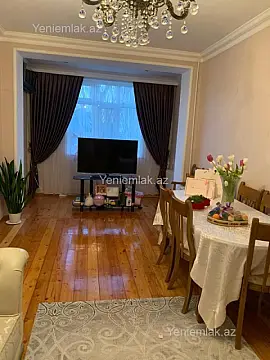 Satılır 4 otaqlı köhnə tikili 110 m²