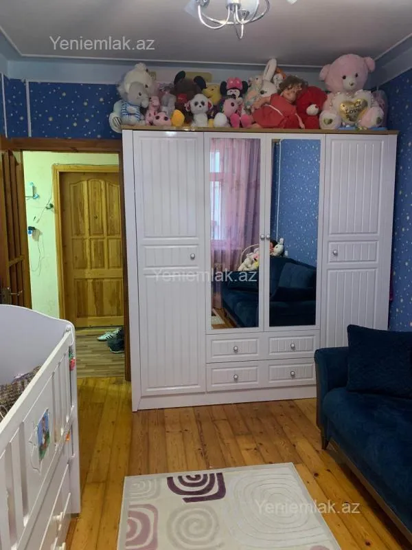 Satılır 4 otaqlı köhnə tikili 110 m²
