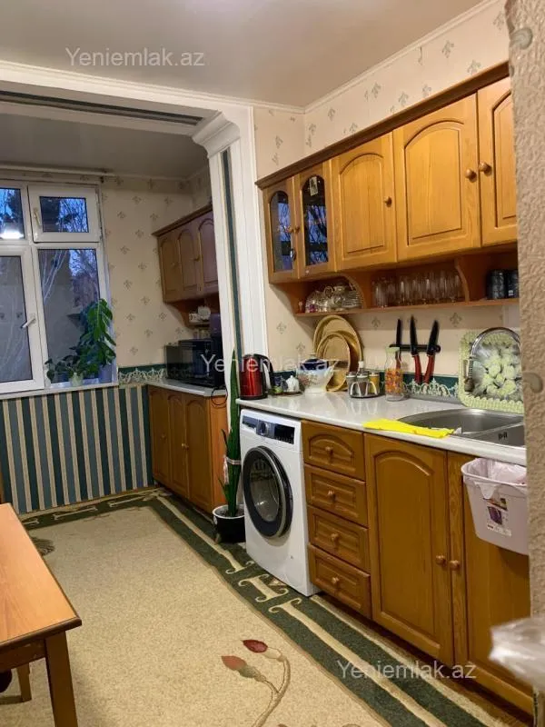 Satılır 4 otaqlı köhnə tikili 110 m²