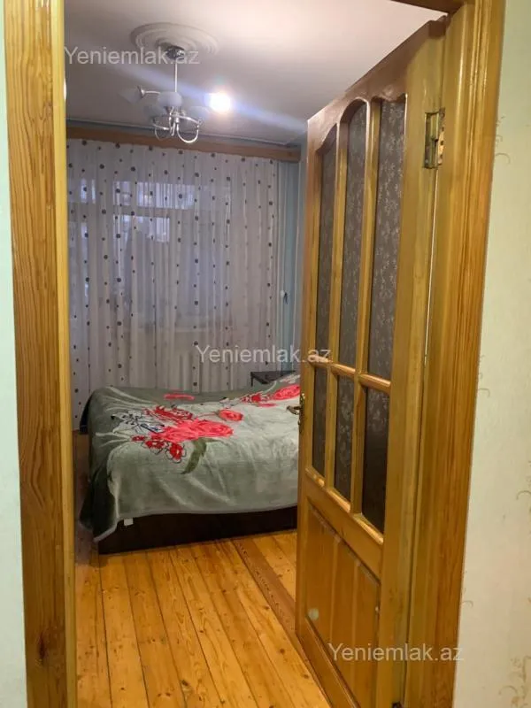 Satılır 4 otaqlı köhnə tikili 110 m²