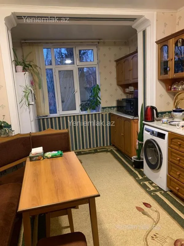Satılır 4 otaqlı köhnə tikili 110 m²