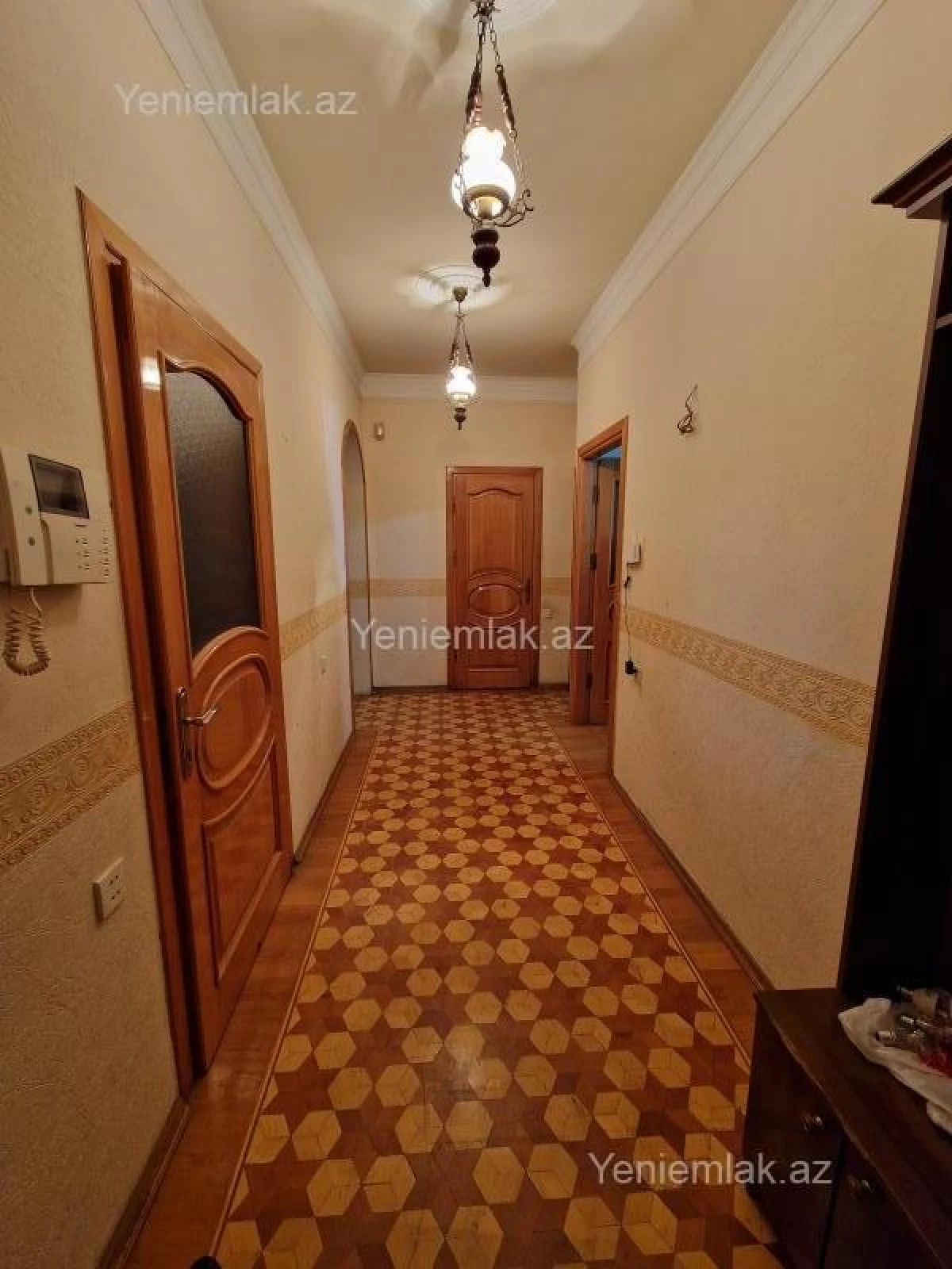 Satılır 3 otaqlı köhnə tikili 82 m²
