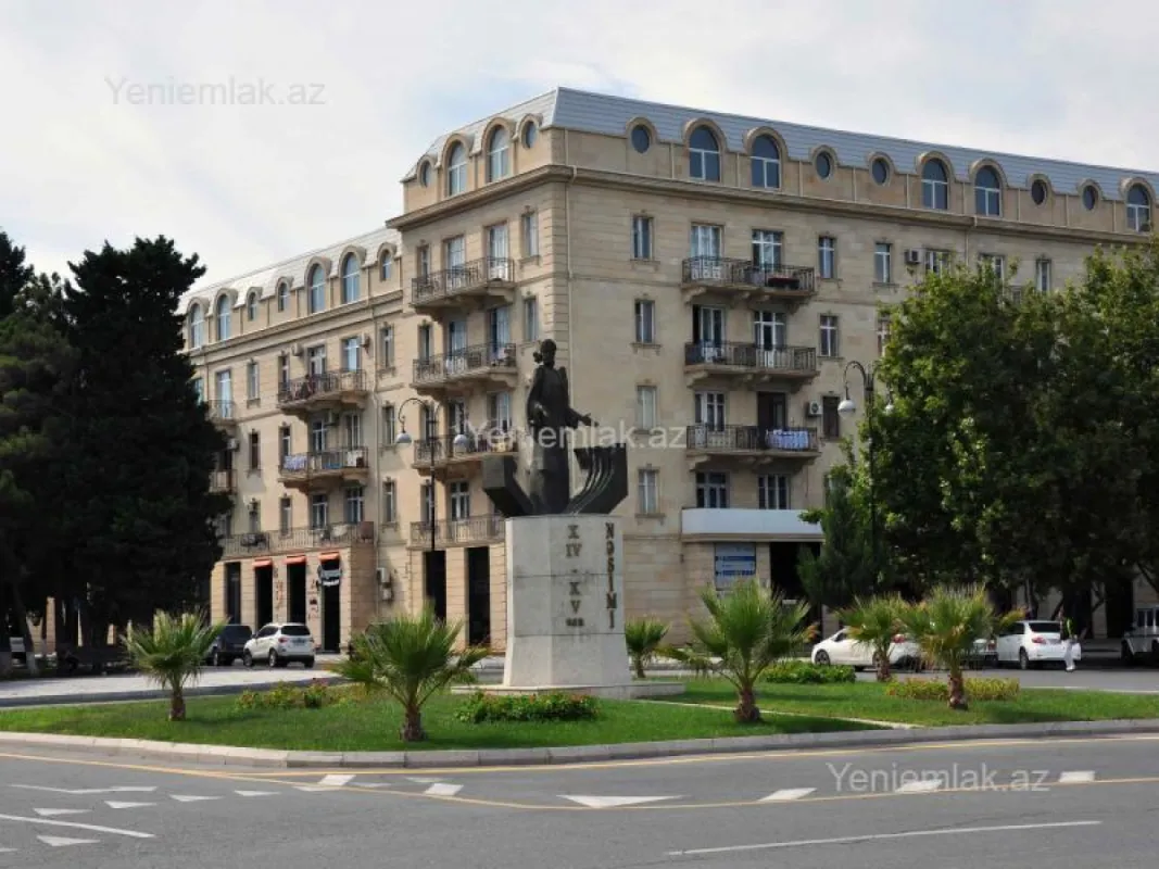 Satılır 3 otaqlı köhnə tikili 82 m²