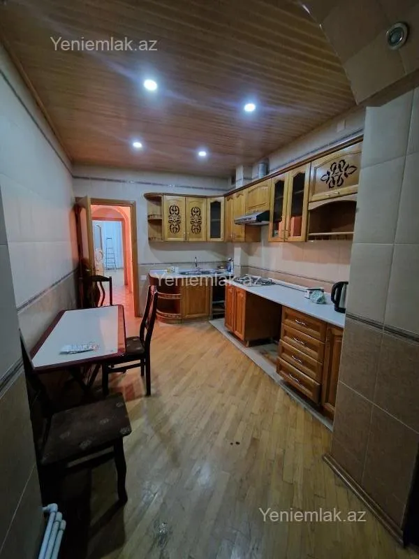 Satılır 3 otaqlı köhnə tikili 82 m²