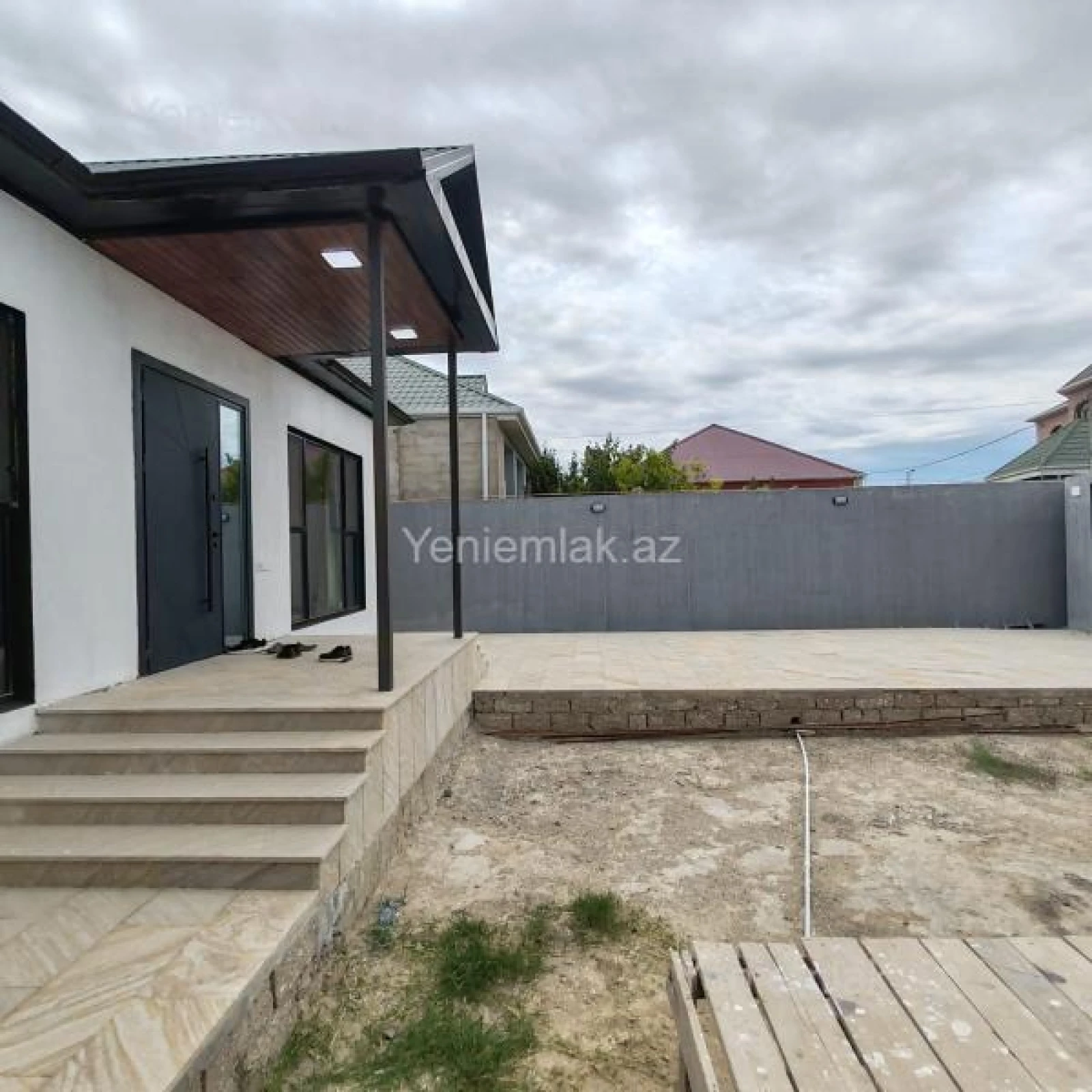 Satılır 4 otaqlı həyət evi 140 m²