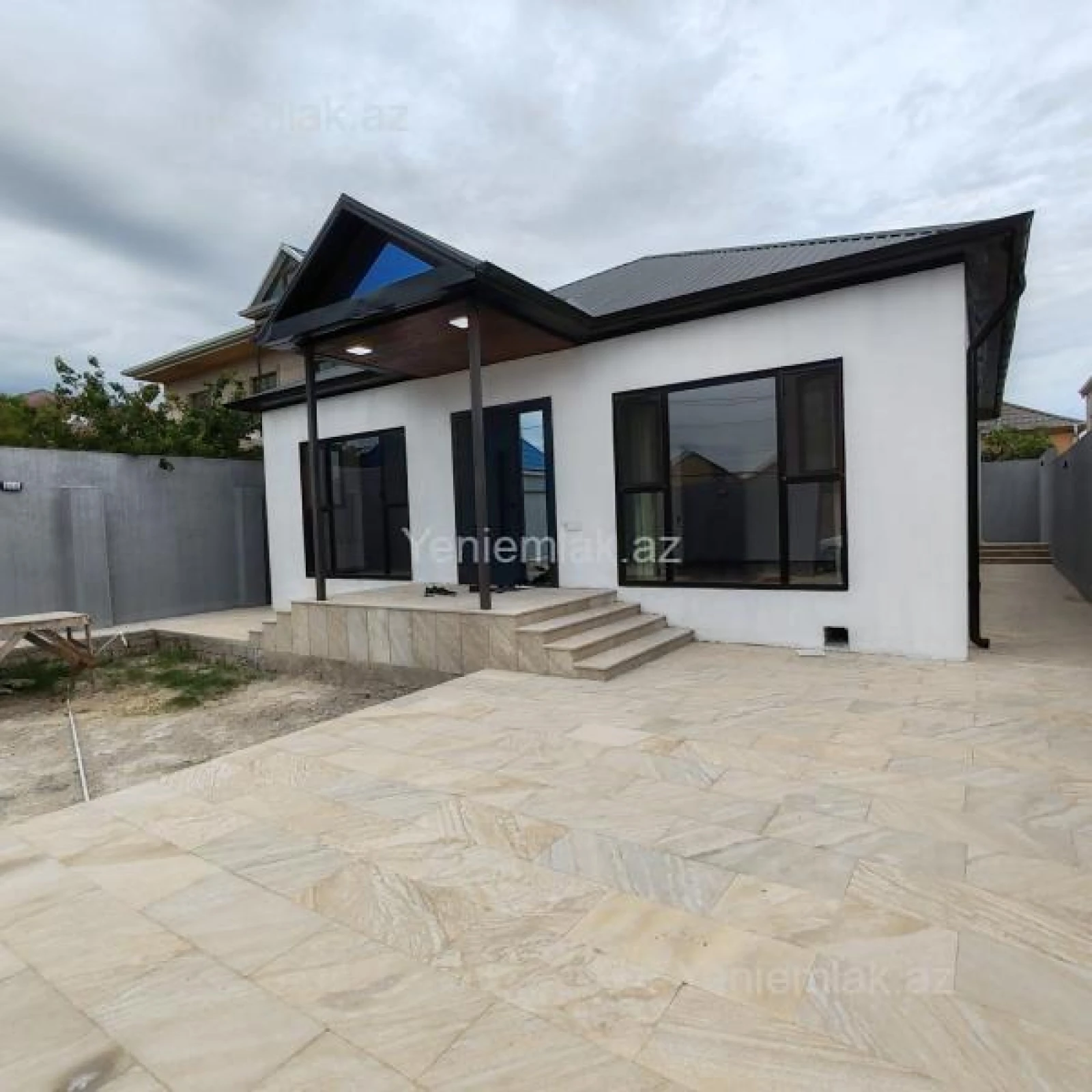 Satılır 4 otaqlı həyət evi 140 m²