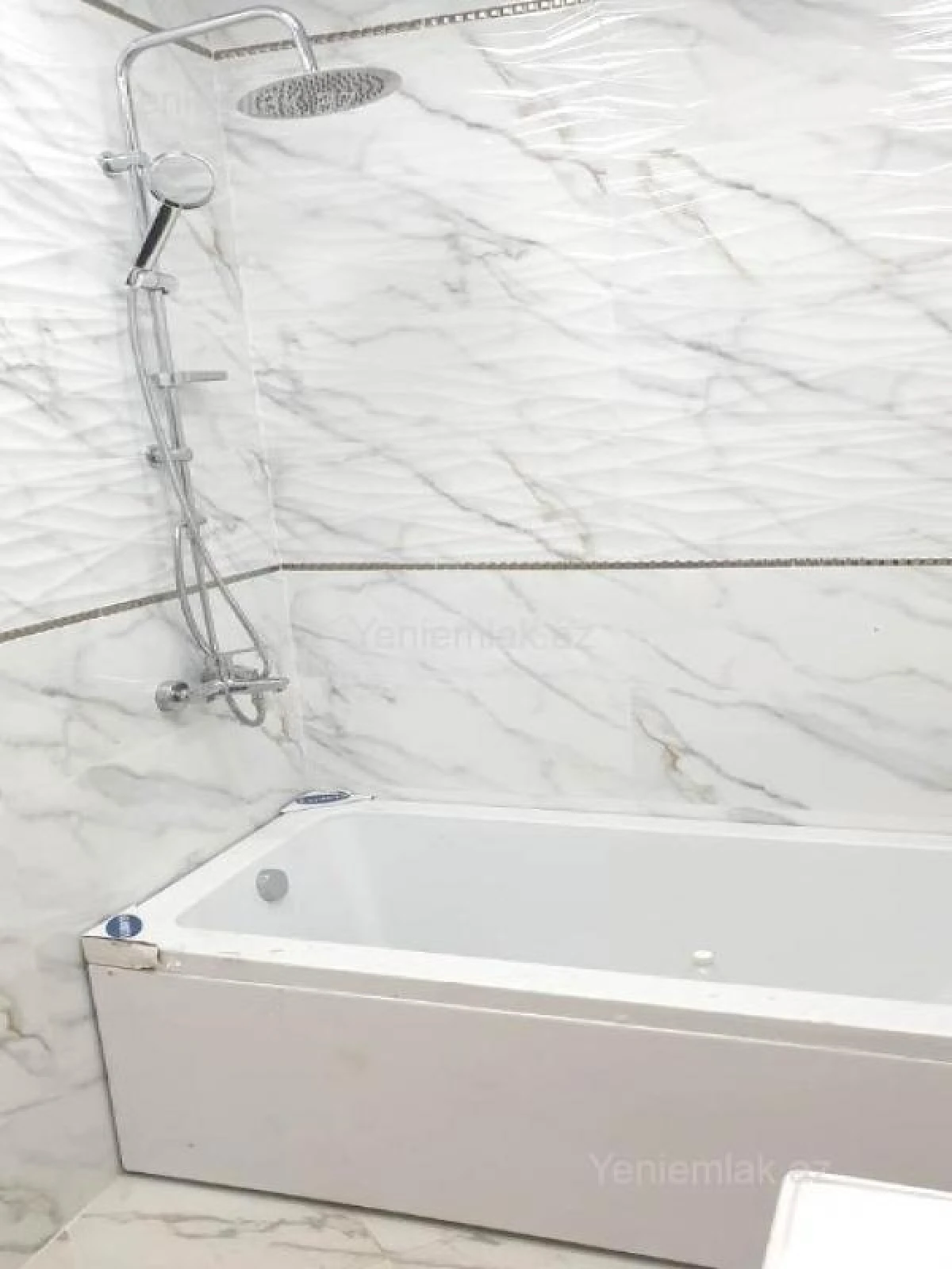 Satılır 3 otaqlı yeni tikili 100 m²