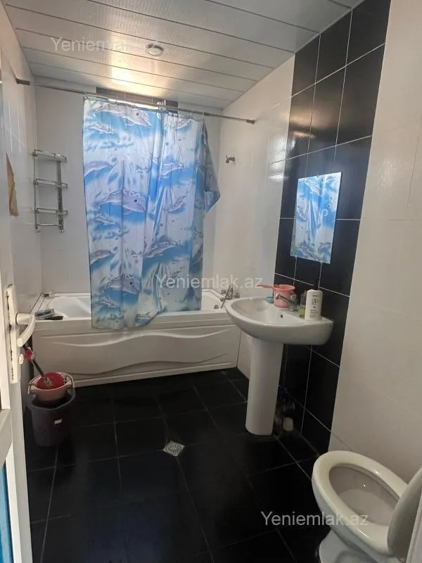 Satılır 4 otaqlı həyət evi 200 m²
